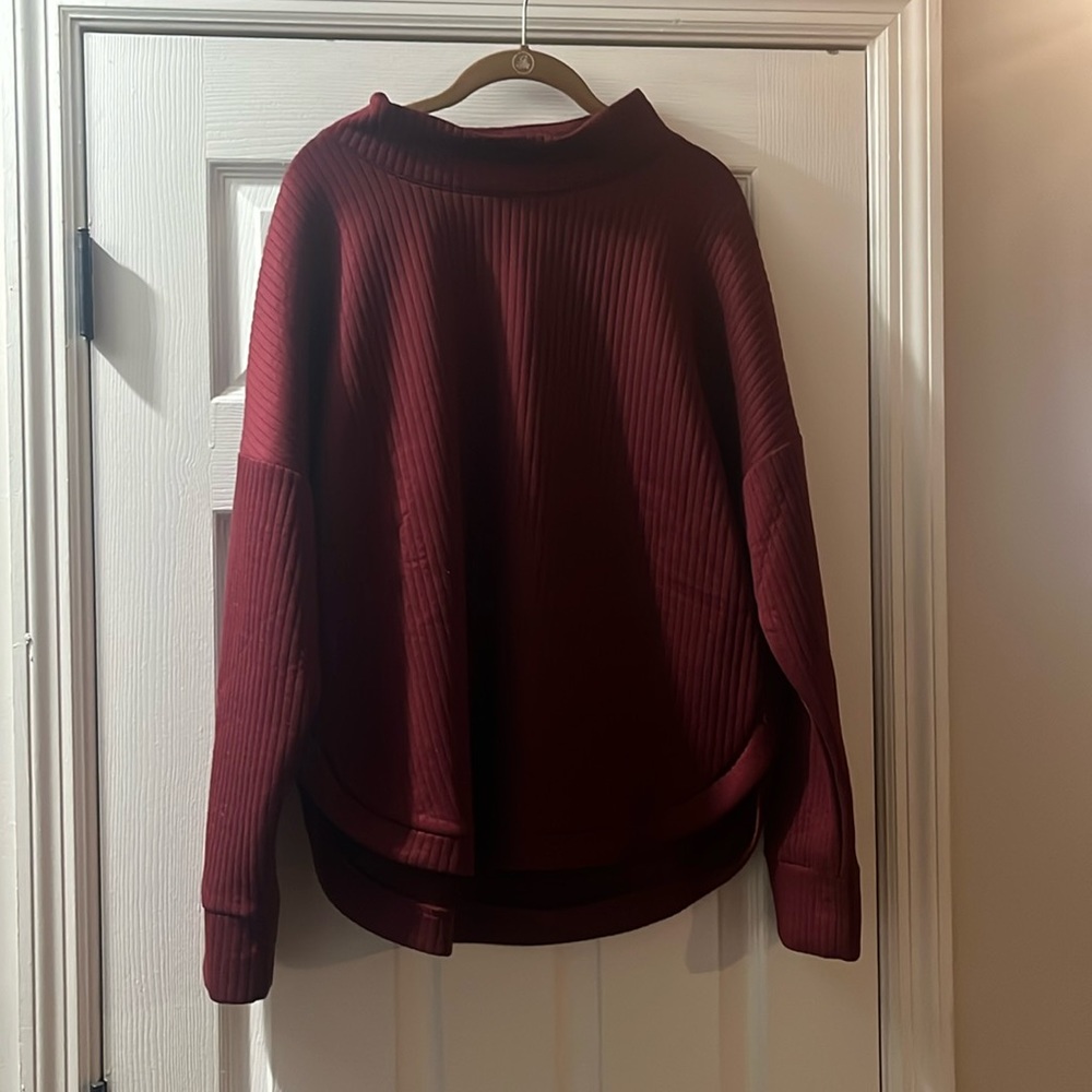 GapFit long sleeve top.